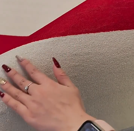 พรมวินเทจสีน้ำเงินหรูหรา มีคุณสมบัติเด่นคือซักได้และกันน้ำ