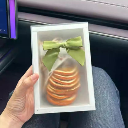 จี้ห้อยกระจกมองหลังสำหรับน้ำหอมติดรถยนต์ ประกอบด้วยน้ำมันหอมระเหยและของตกแต่ง