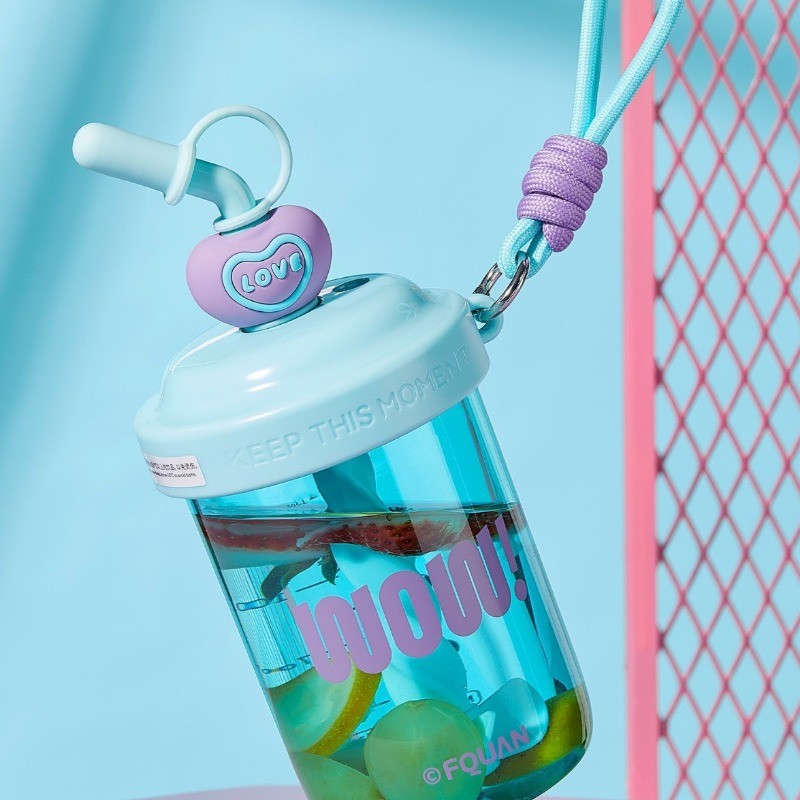 580mlแก้วน้ำพลาสติกแก้วกาแฟ สําหรับผู้หญิง แก้ว ความจุใหญ่ พร้อมฝาปิด พกพาง่าย