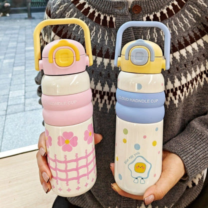 600ml ถ้วยฉนวนสแตนเลส ถ้วยกาแฟสไตล์การ์ตูน การออกแบบฝาสปริง หลอดดื่มตรง ซิลิโคนจับ