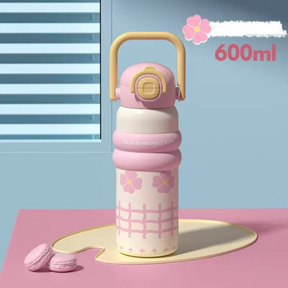 600ml ถ้วยฉนวนสแตนเลส ถ้วยกาแฟสไตล์การ์ตูน การออกแบบฝาสปริง หลอดดื่มตรง ซิลิโคนจับ