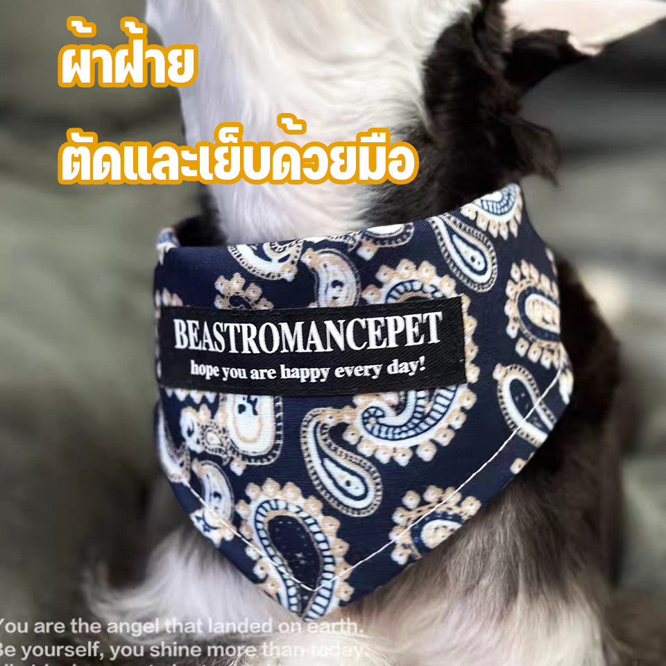 เสื้อผ้า ผ้าพันคอ และผ้ากันเปื้อนสำหรับสัตว์เลี้ยงน่ารักและนุ่มนิ่ม สำหรับแมวและสุนัข