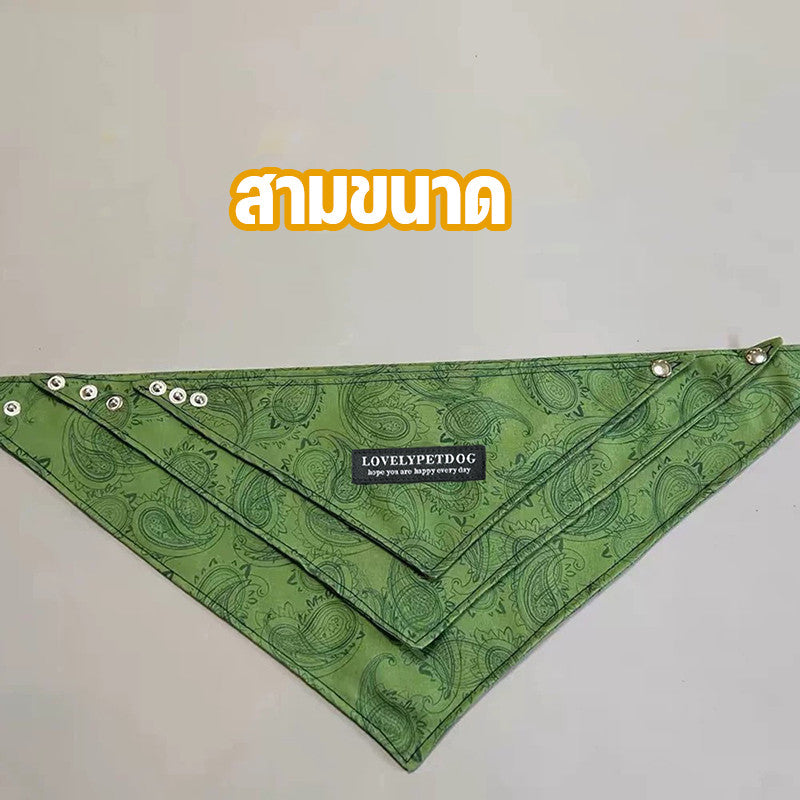เสื้อผ้า ผ้าพันคอ และผ้ากันเปื้อนสำหรับสัตว์เลี้ยงน่ารักและนุ่มนิ่ม สำหรับแมวและสุนัข